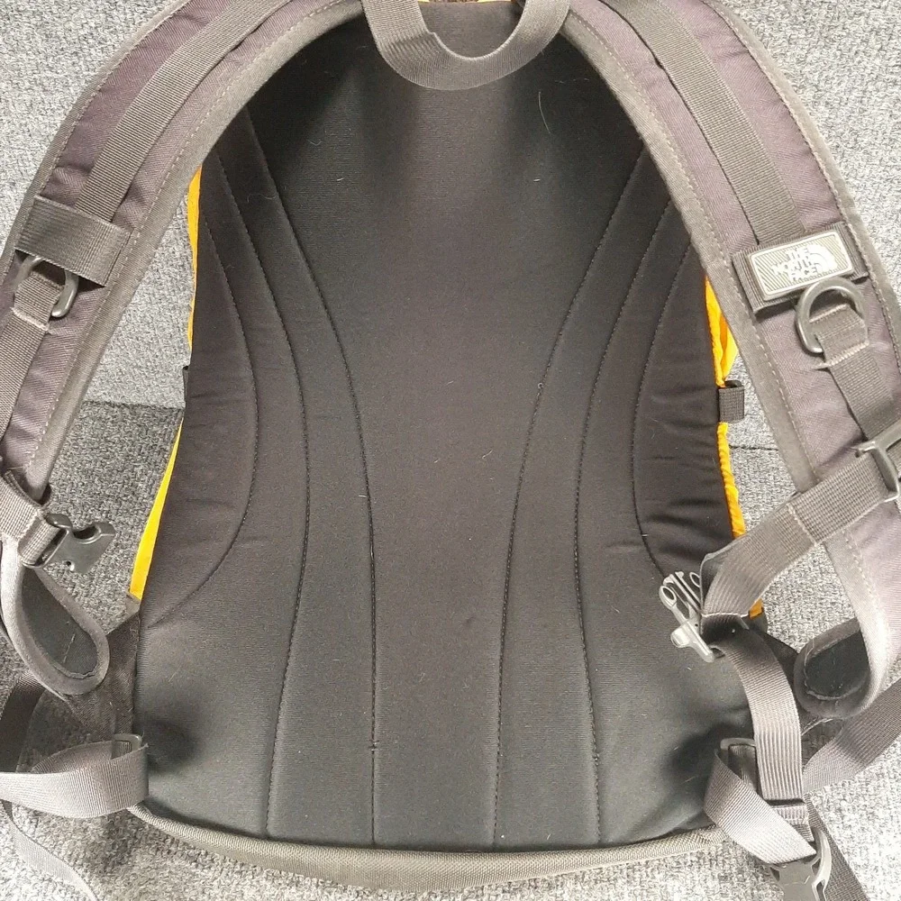 The Northface TNF Yavapai Backpack Yellow Black No Reservoir Pikes Peak Logo